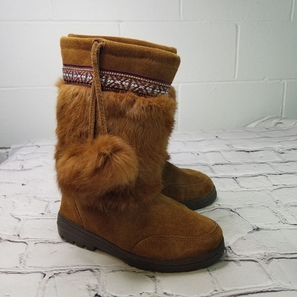 Minnetonka Carson mukluk suede rabbit fur boots - Picture 2 of 14